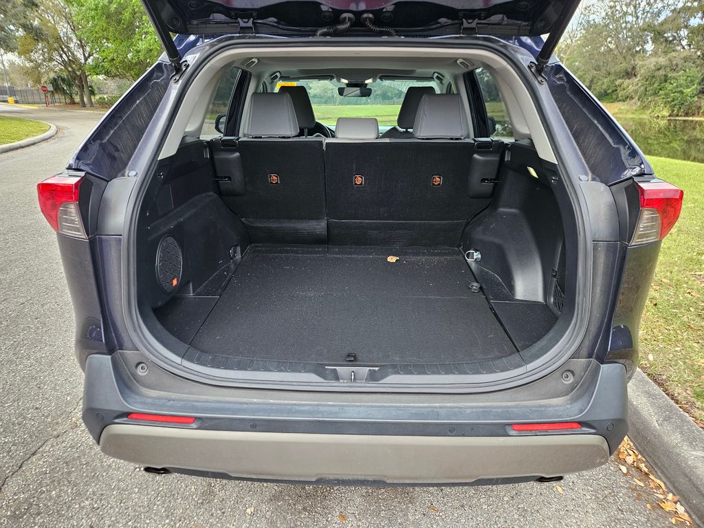 2022 Toyota RAV4 Limited 10