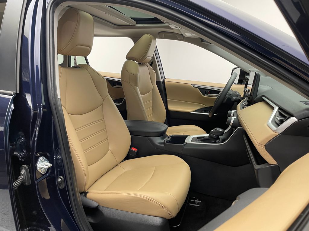 2024 Toyota RAV4 XLE Premium 18
