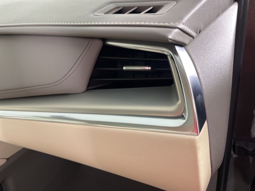 Thumbnail: 2020 Cadillac XT5 - 10