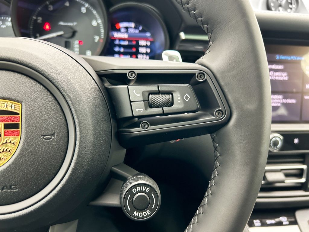 Thumbnail: 2026 Porsche Macan - 15