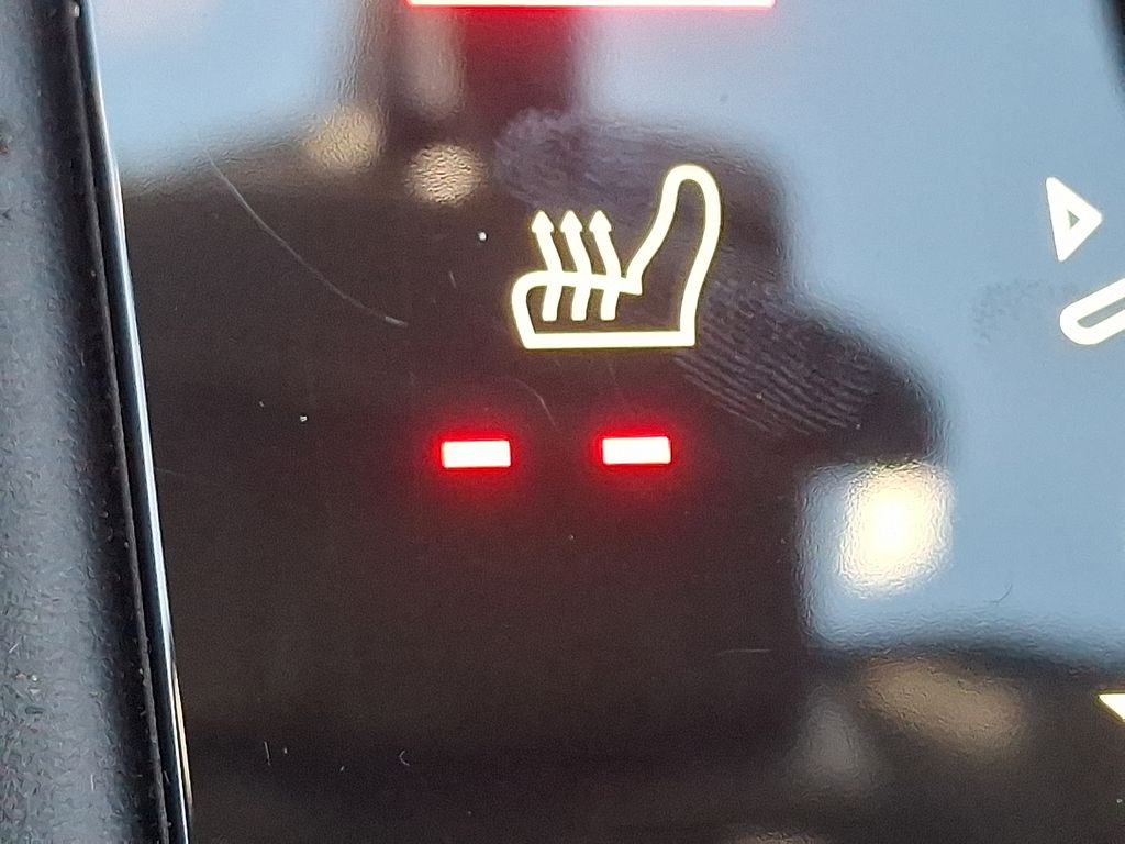 Thumbnail: 2022 Porsche Macan - 28