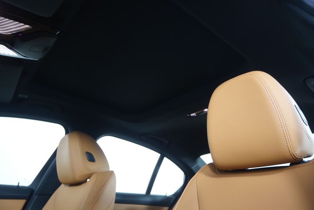 Thumbnail: 2025 BMW 3 Series - 11