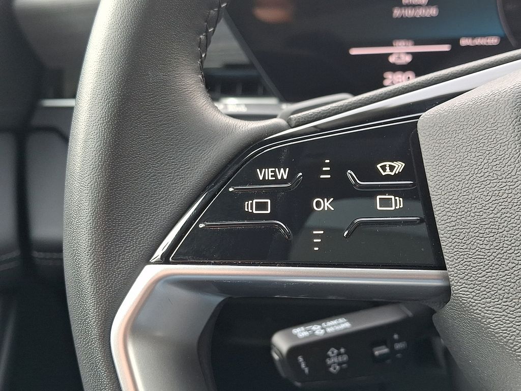 Thumbnail: 2025 Audi Q6 e-tron - 21