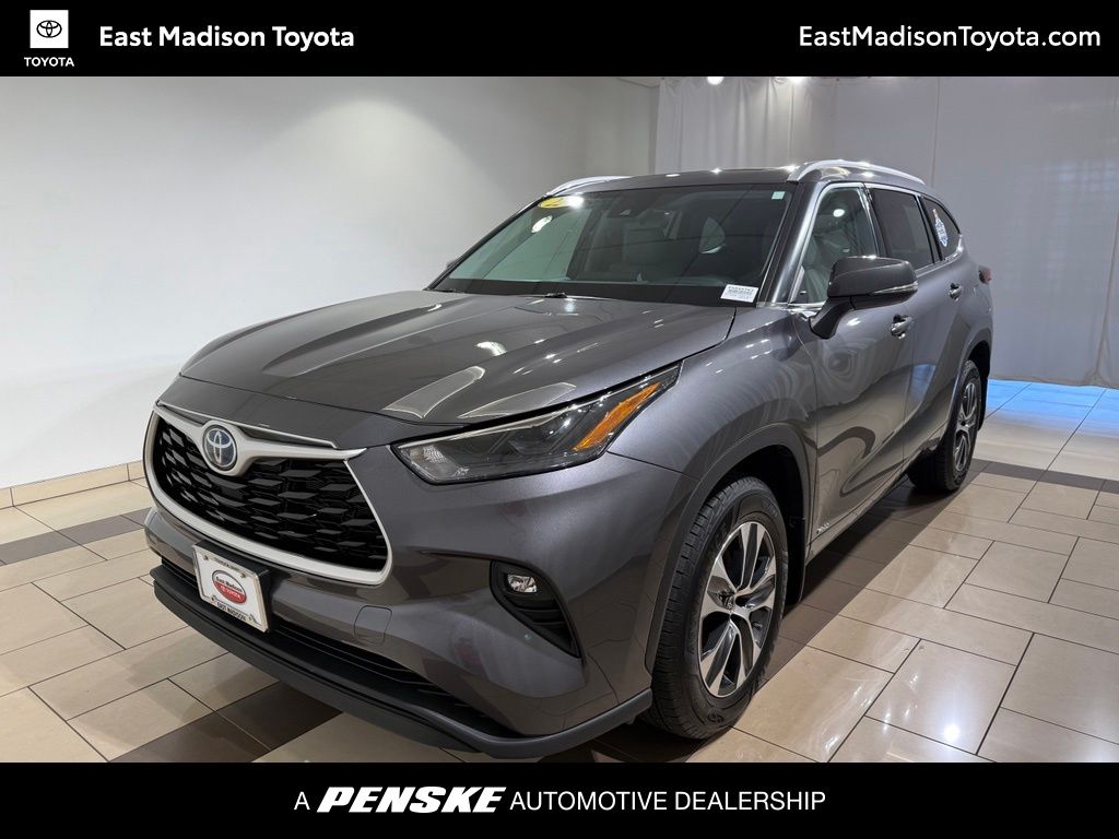 Thumbnail: 2022 Toyota Highlander - 1