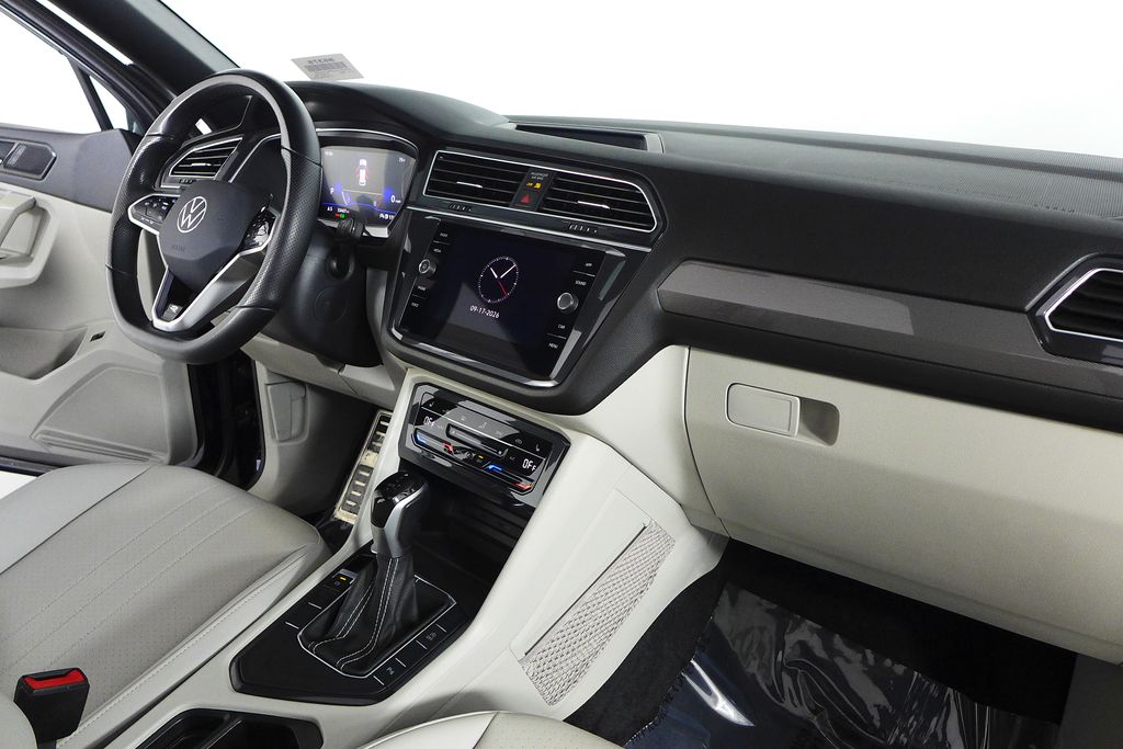 Thumbnail: 2023 Volkswagen Tiguan - 13