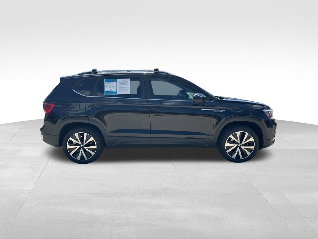 2022 Deep Black Pearl Volkswagen Taos 1.5T SE FWD SUV