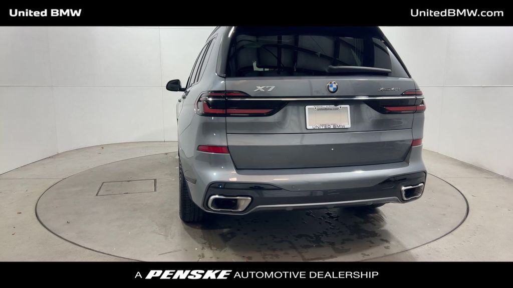 Thumbnail: 2023 BMW X7 - 7