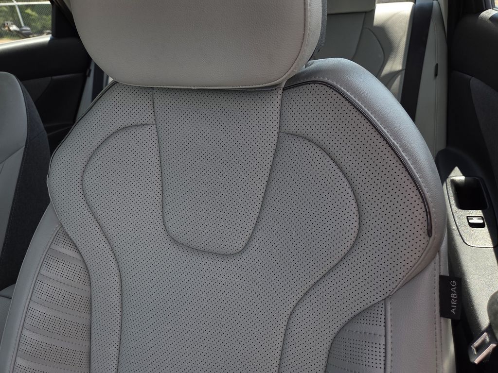 Used 2025 Hyundai Elantra Sedan