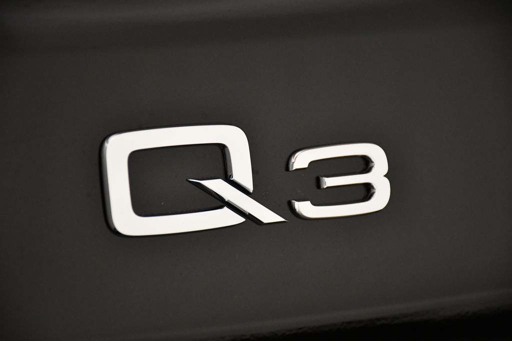 Thumbnail: 2025 Audi Q3 - 9