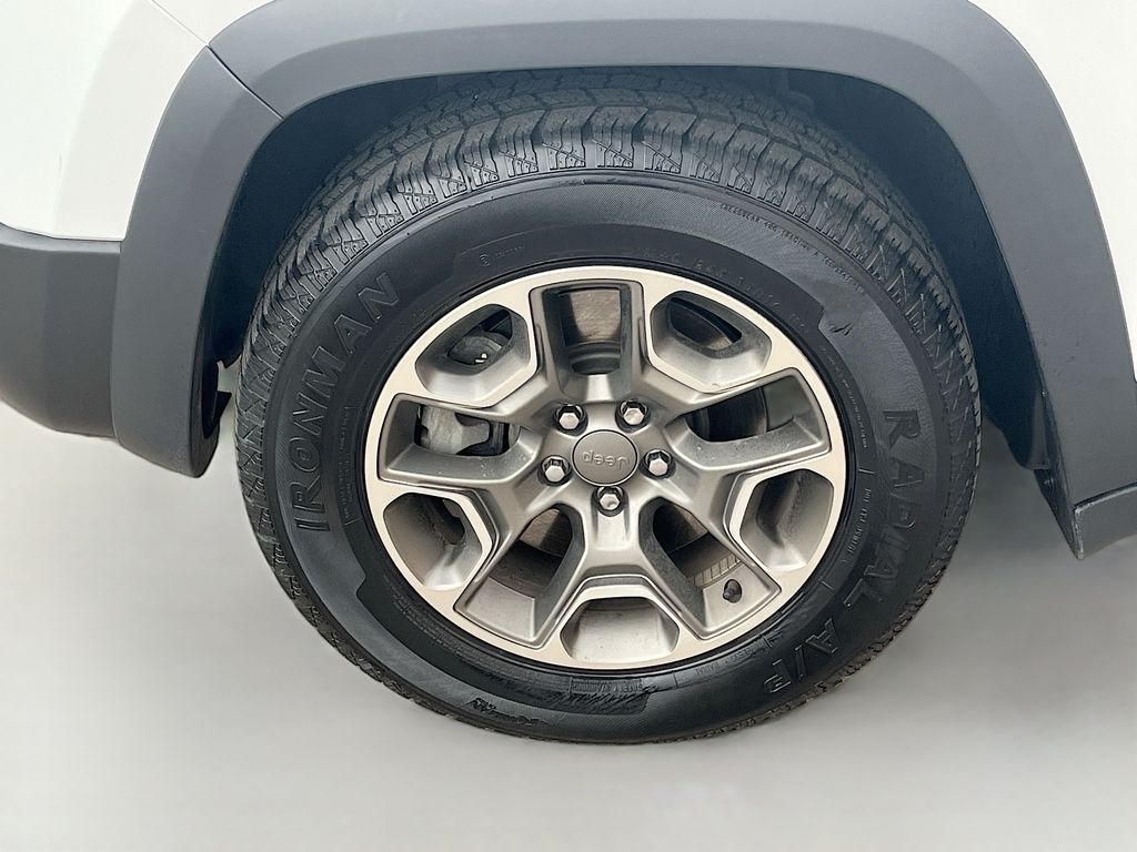 Used 2020 White Jeep Trailhawk image 30