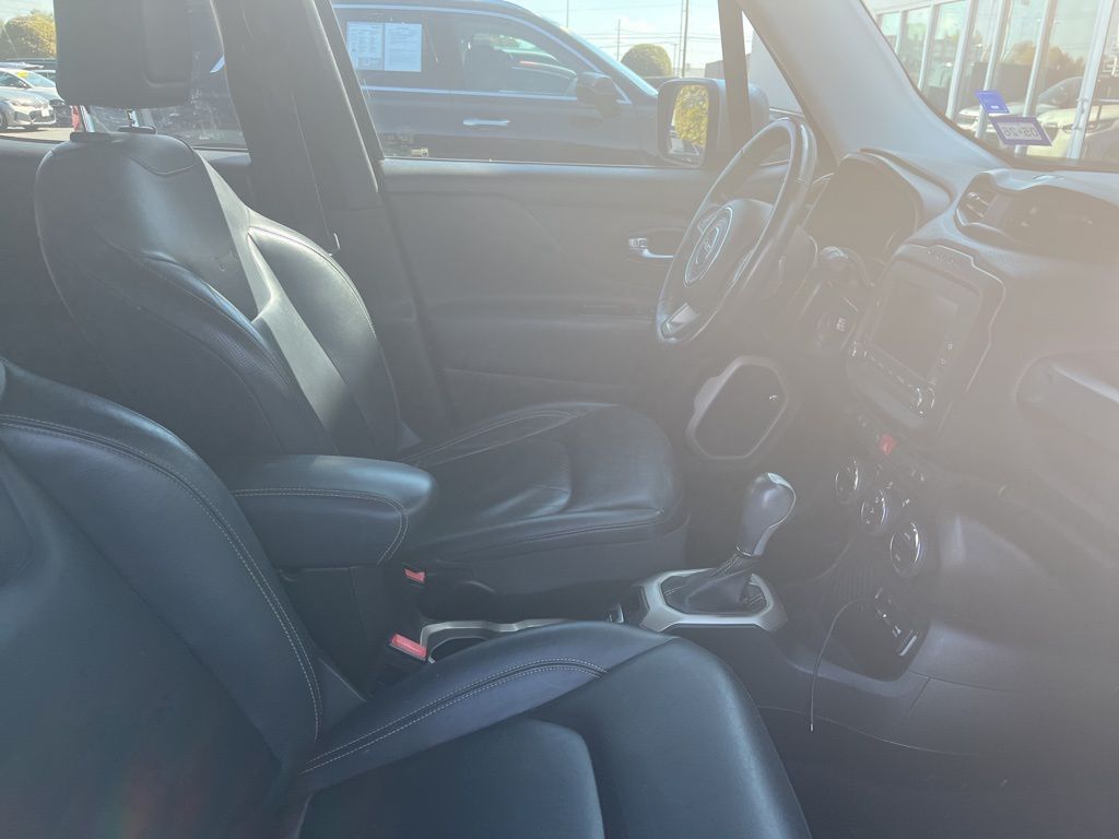 Thumbnail: 2017 Jeep Renegade - 4