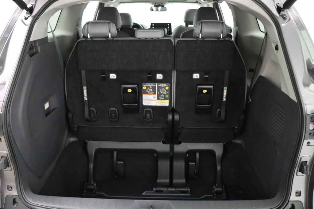 2024 Toyota Sienna XLE 21