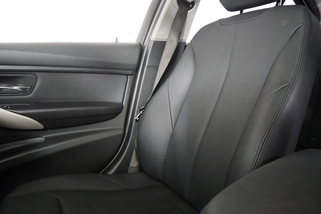 Thumbnail: 2018 BMW 3 Series - 25