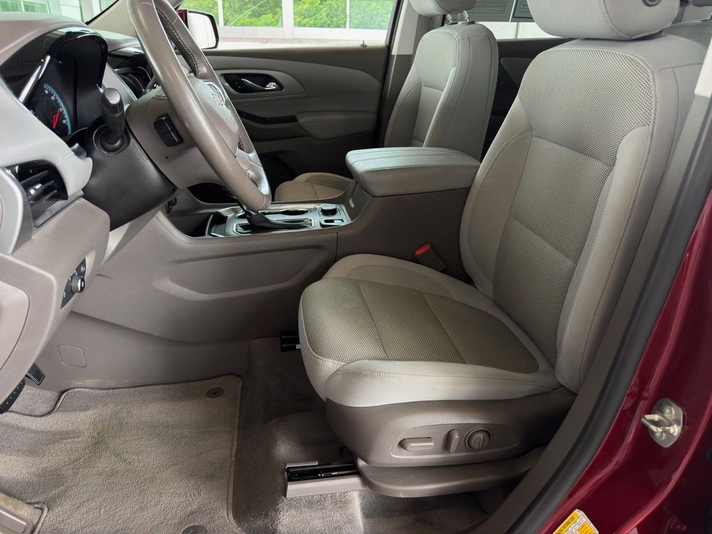 2020 Chevrolet Traverse LT Red at Community Kia