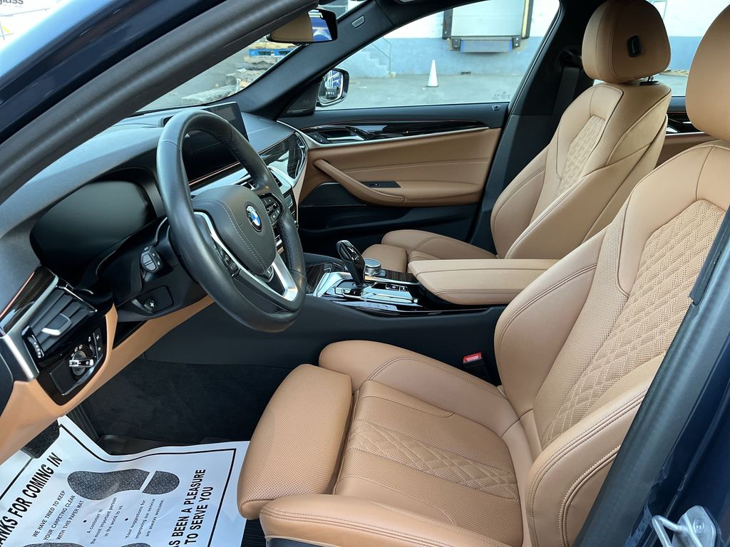 Thumbnail: 2023 BMW 5 Series - 11