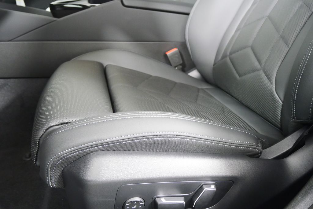 Thumbnail: 2026 BMW i5 - 9