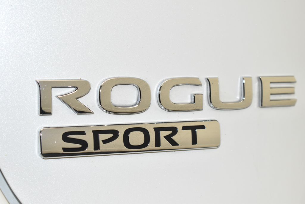 2021 Nissan Rogue Sport SV 9