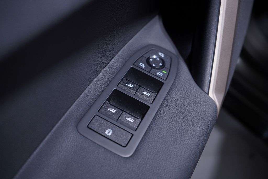 Thumbnail: 2023 BMW iX - 16