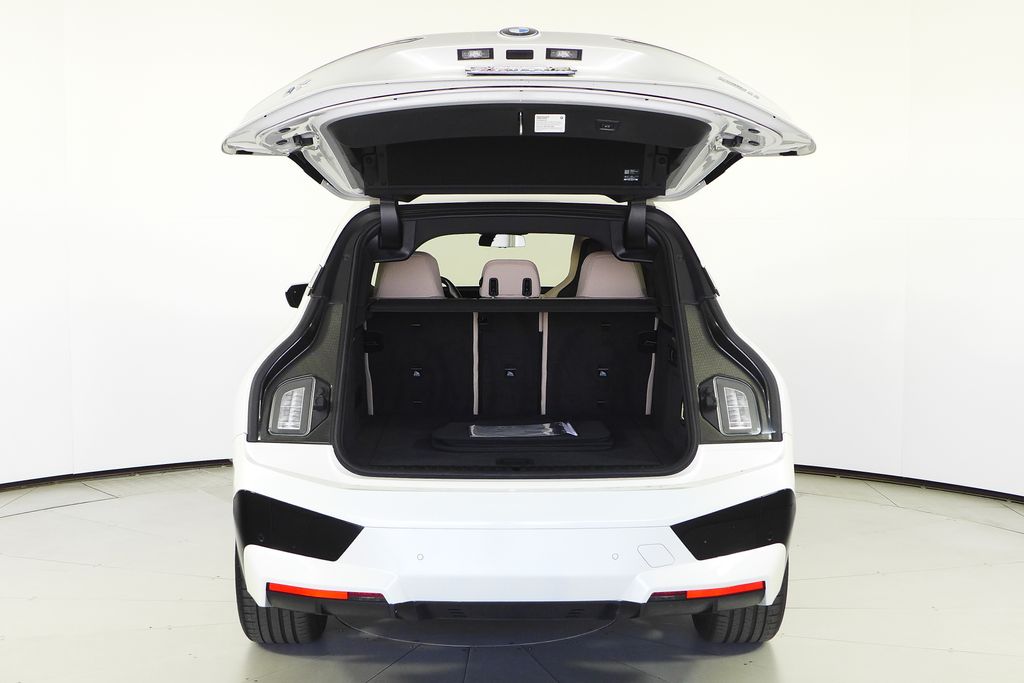 Thumbnail: 2023 BMW iX - 9