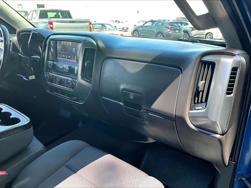 2019 Chevrolet Silverado 1500 LD — photo 13
