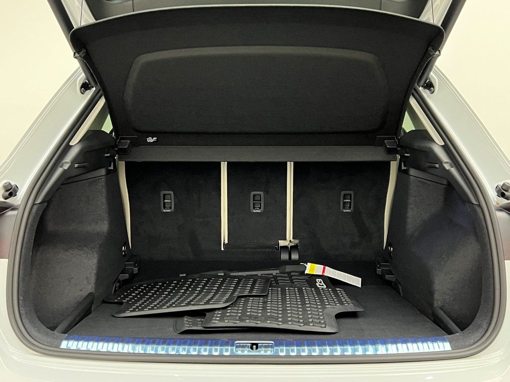 Thumbnail: 2025 Audi Q3 - 10