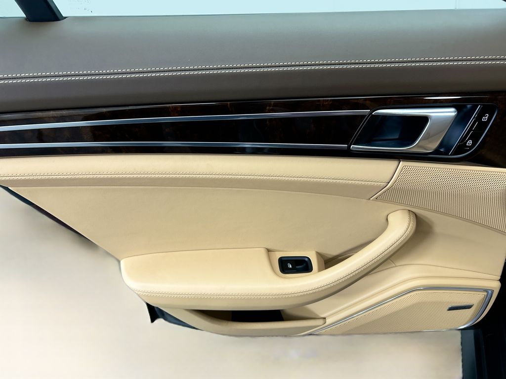 Thumbnail: 2019 Porsche Panamera - 27