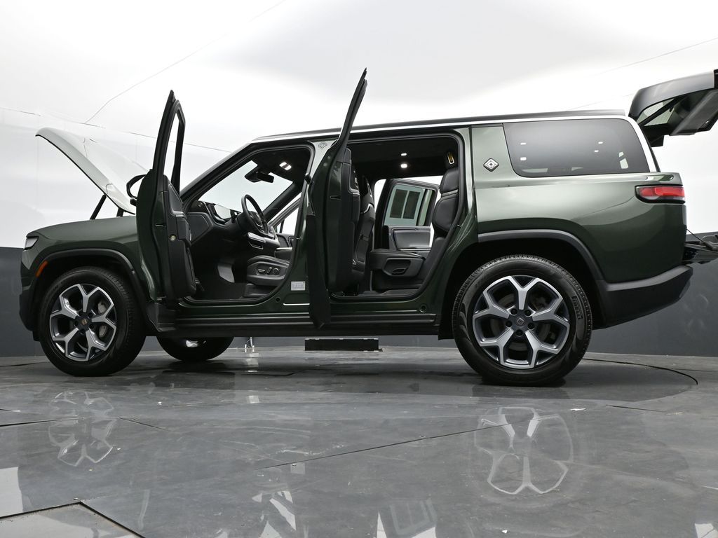 2024 Rivian R1S Adventure