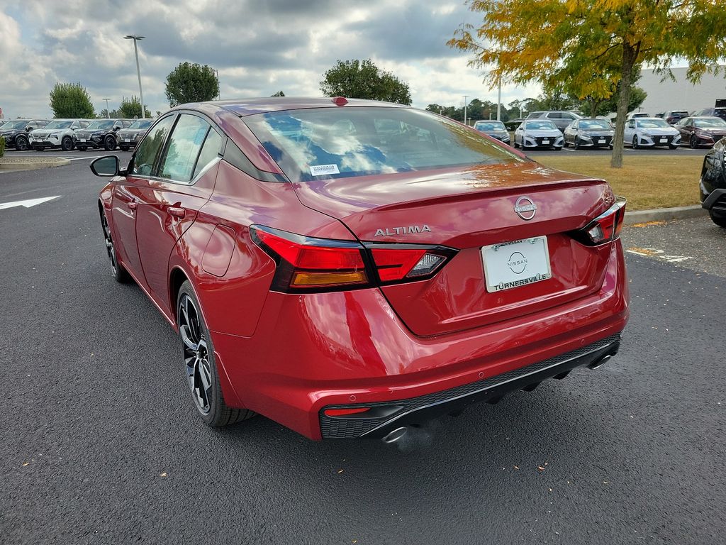 2025 Nissan Altima SR 3