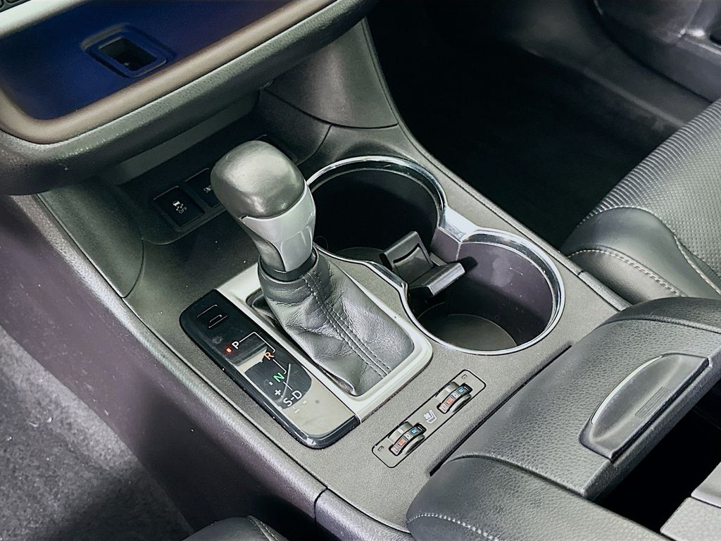 2015 Toyota Highlander Limited 16