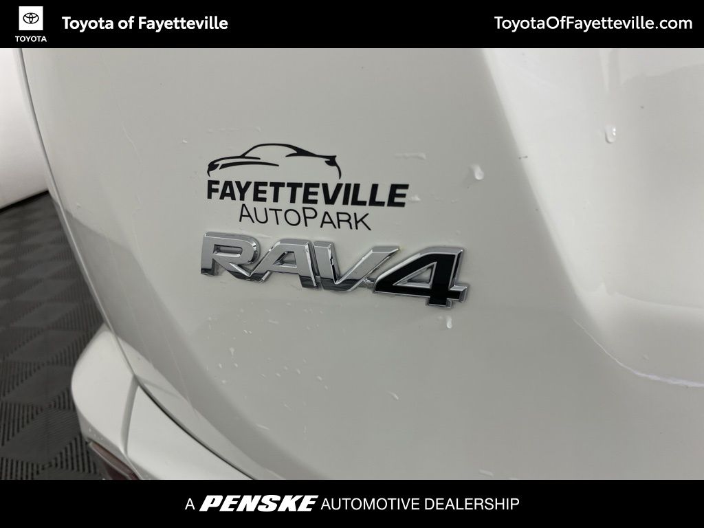 2018 Toyota RAV4 XLE 3