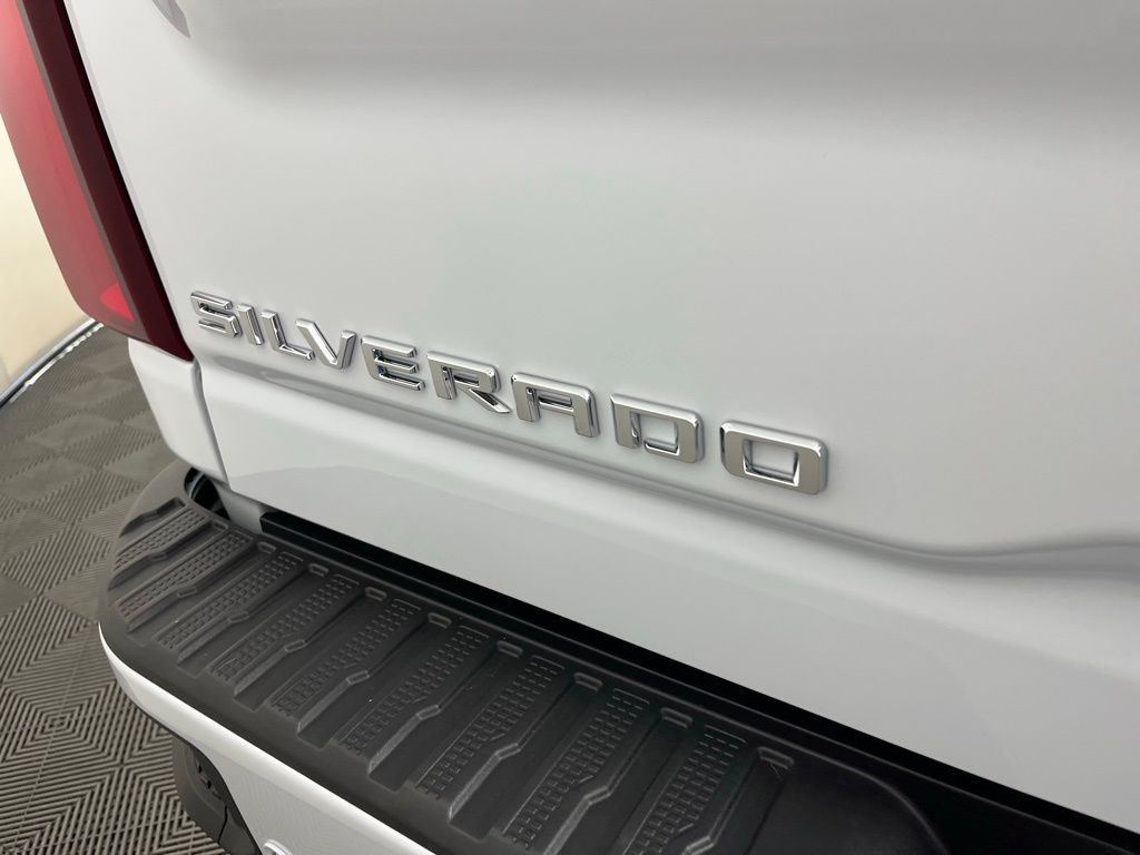 Thumbnail: 2026 Chevrolet Silverado 3500 - 24