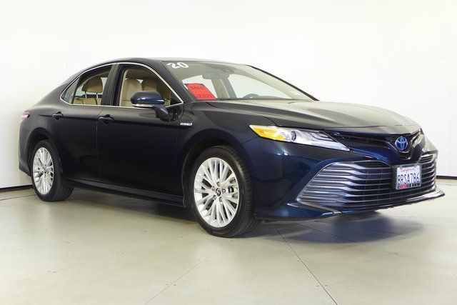 2020 Toyota Camry Hybrid XLE 4