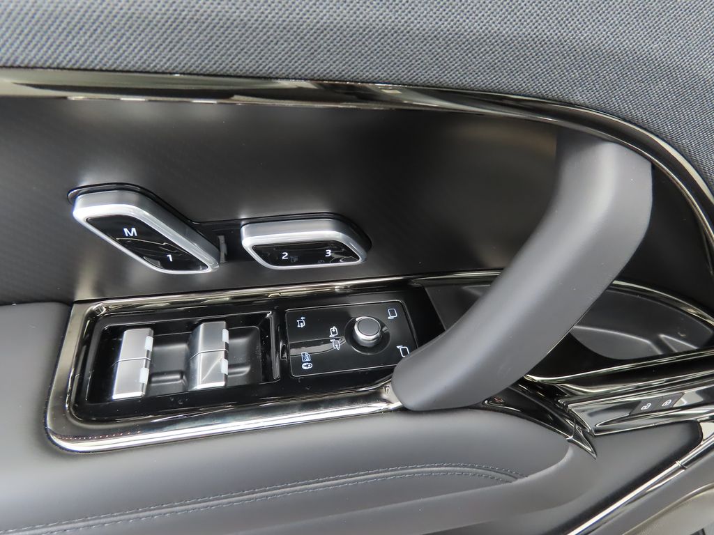 Thumbnail: 2025 Land Rover Range Rover Sport - 23