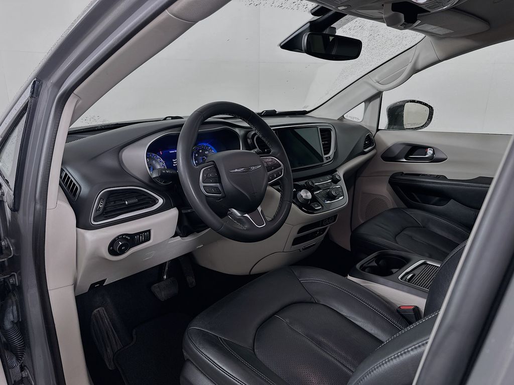 Thumbnail: 2022 Chrysler Pacifica - 9