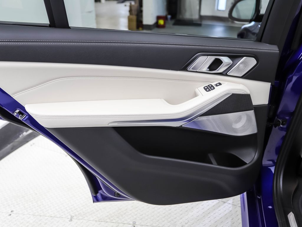 Thumbnail: 2026 BMW X7 - 26