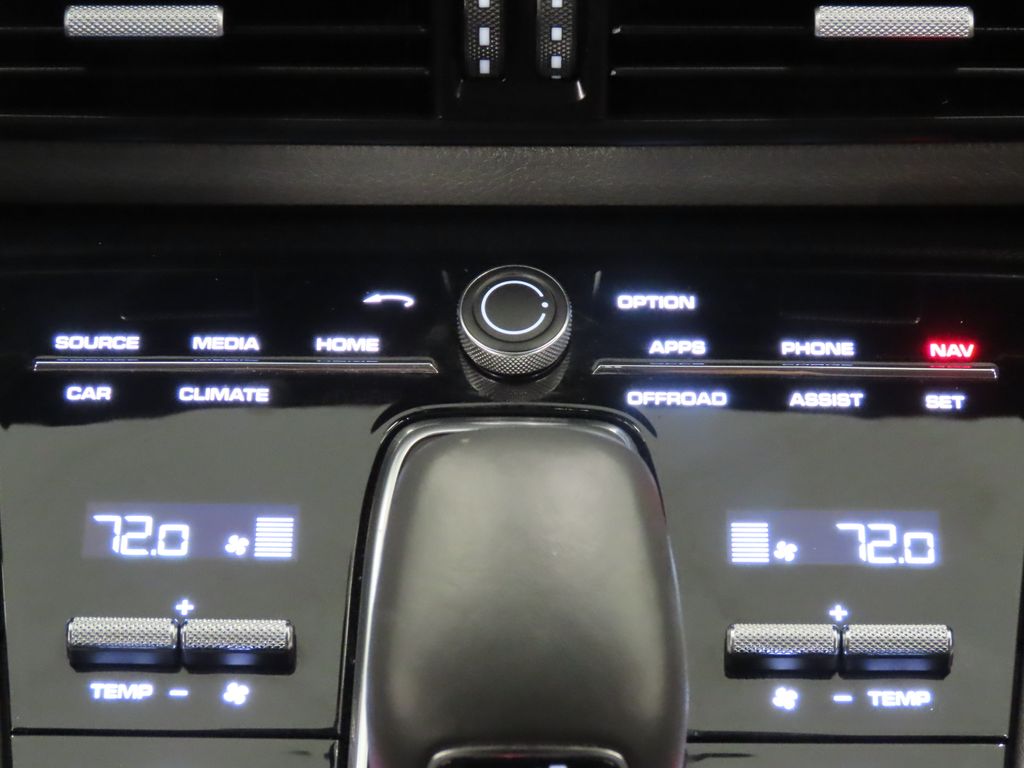 Thumbnail: 2023 Porsche Cayenne - 25