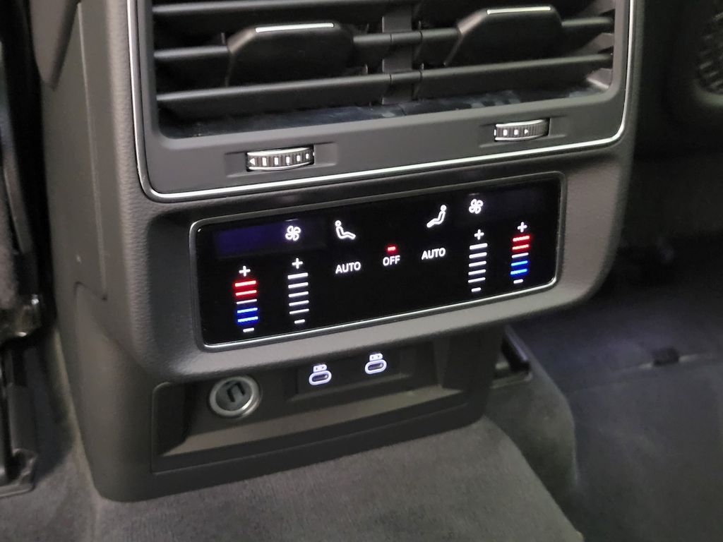 Thumbnail: 2023 Audi Q8 - 21