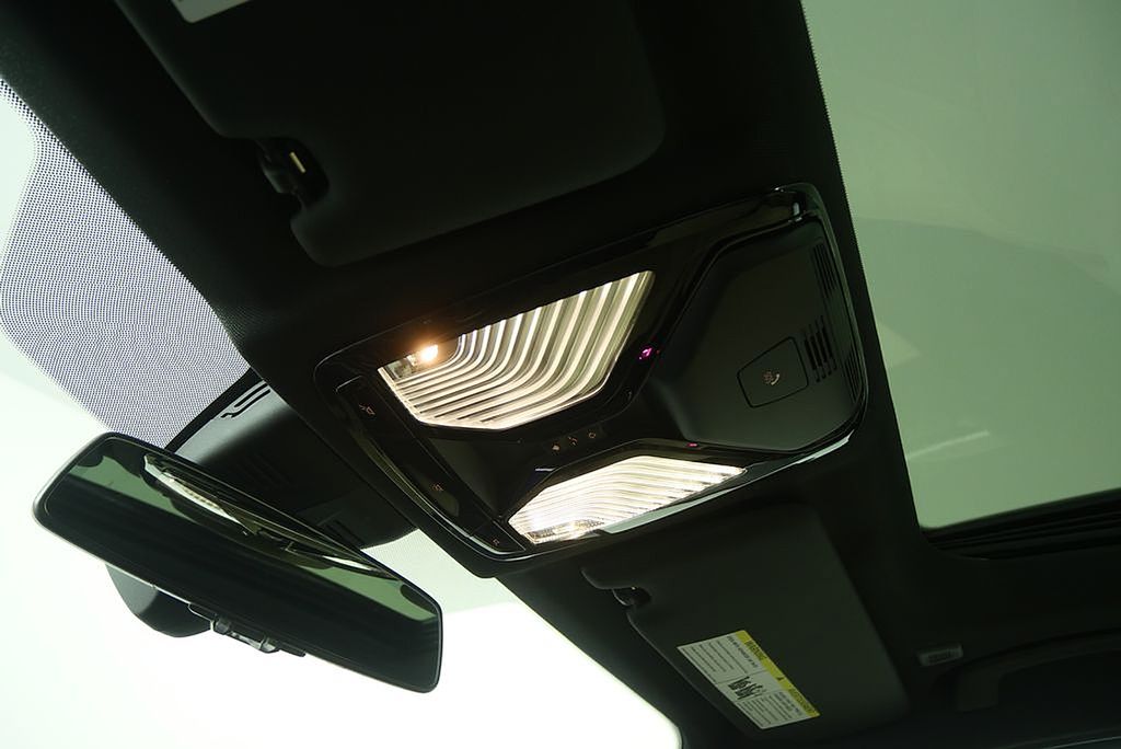 Thumbnail: 2024 BMW 3 Series - 25