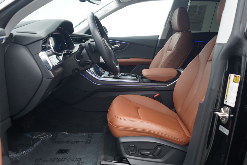 Thumbnail: 2022 Audi Q8 - 6