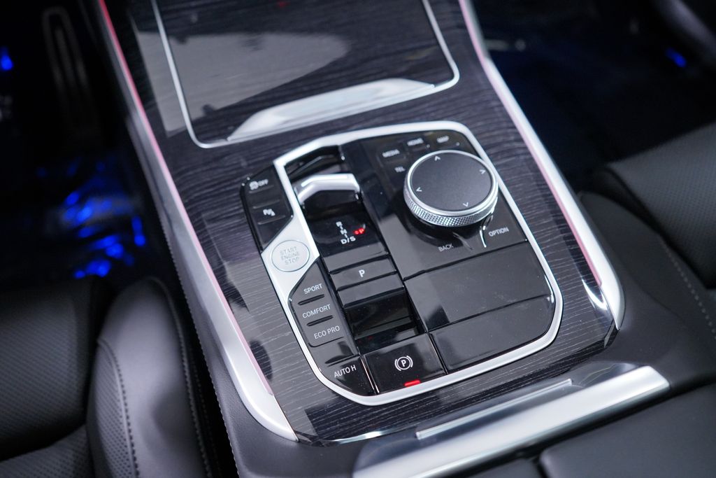 Thumbnail: 2026 BMW X5 - 12