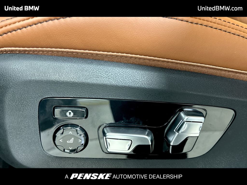 2026 BMW X7 M60i 12