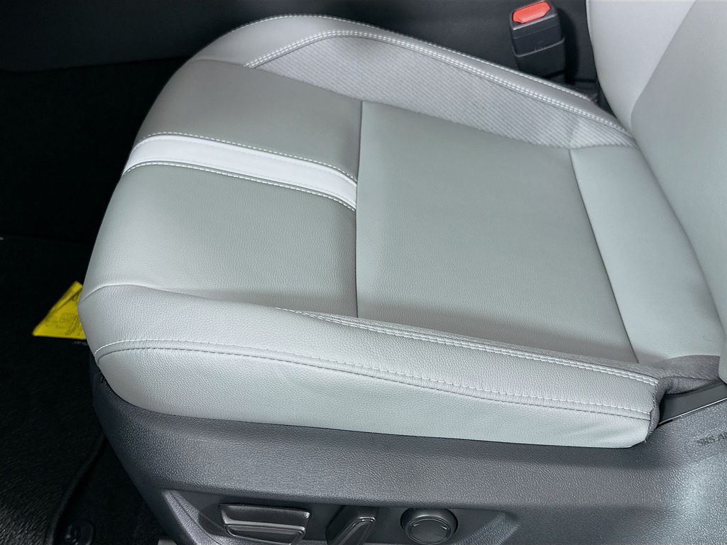 Thumbnail: 2025 Toyota Camry - 19