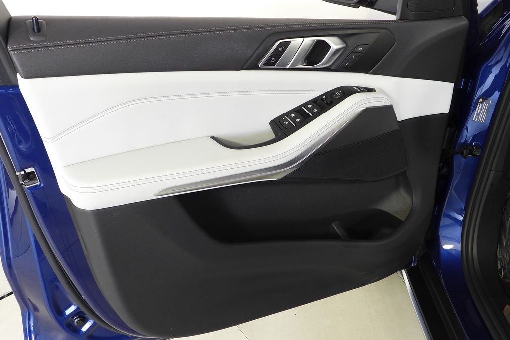 Thumbnail: 2023 BMW X5 - 11