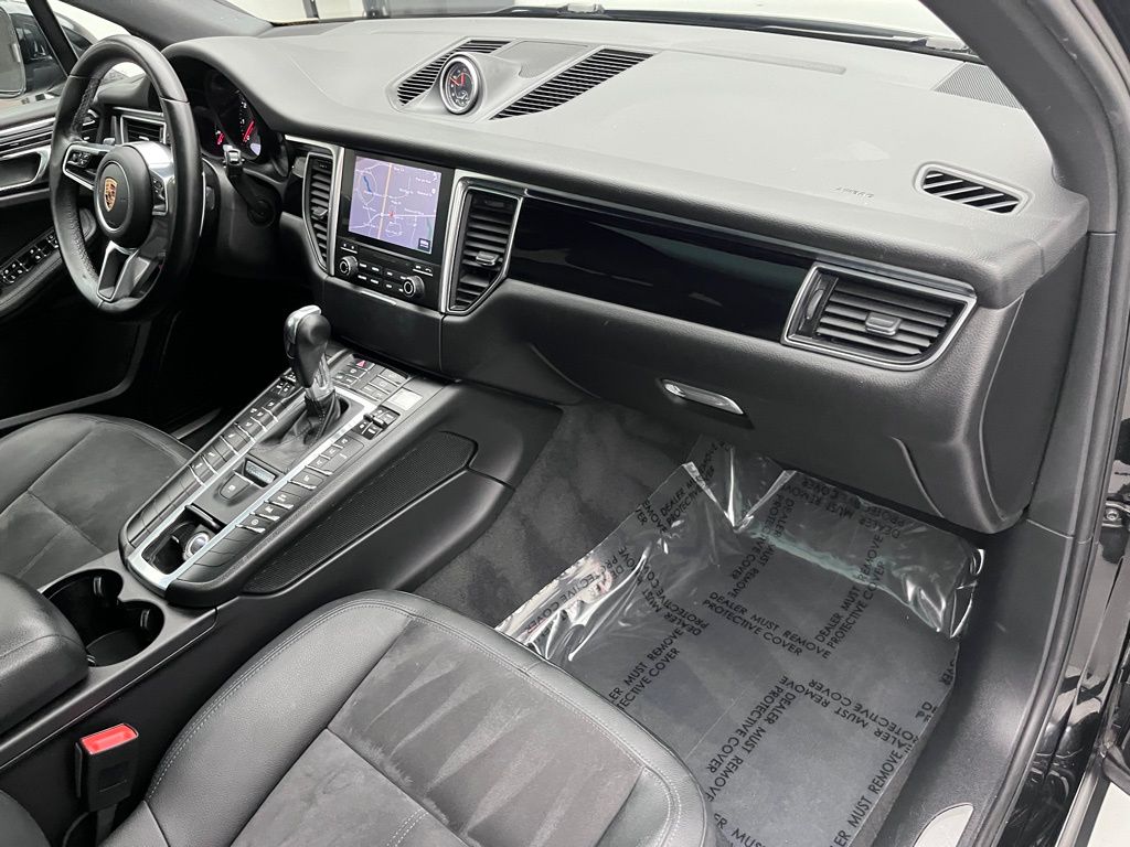 2017 Porsche Macan S 27