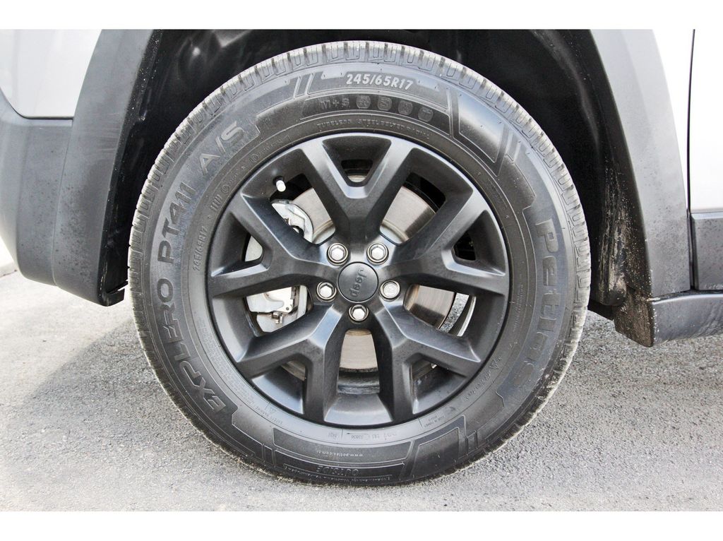 2018 Jeep Cherokee Trailhawk Silver at AutoSavvy Houston Northwest