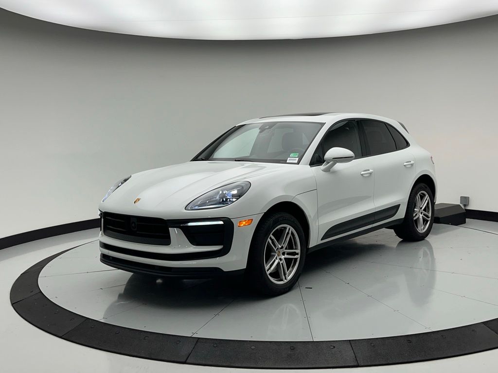 Thumbnail: 2024 Porsche Macan - 1