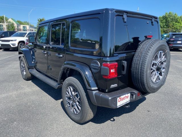 2024 Jeep Wrangler Sahara 9