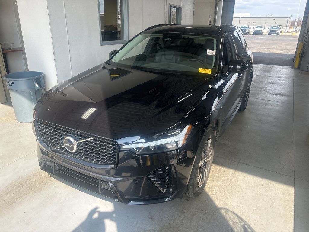 Volvo XC60 Recharge T8 Core Dark Theme eAWD
