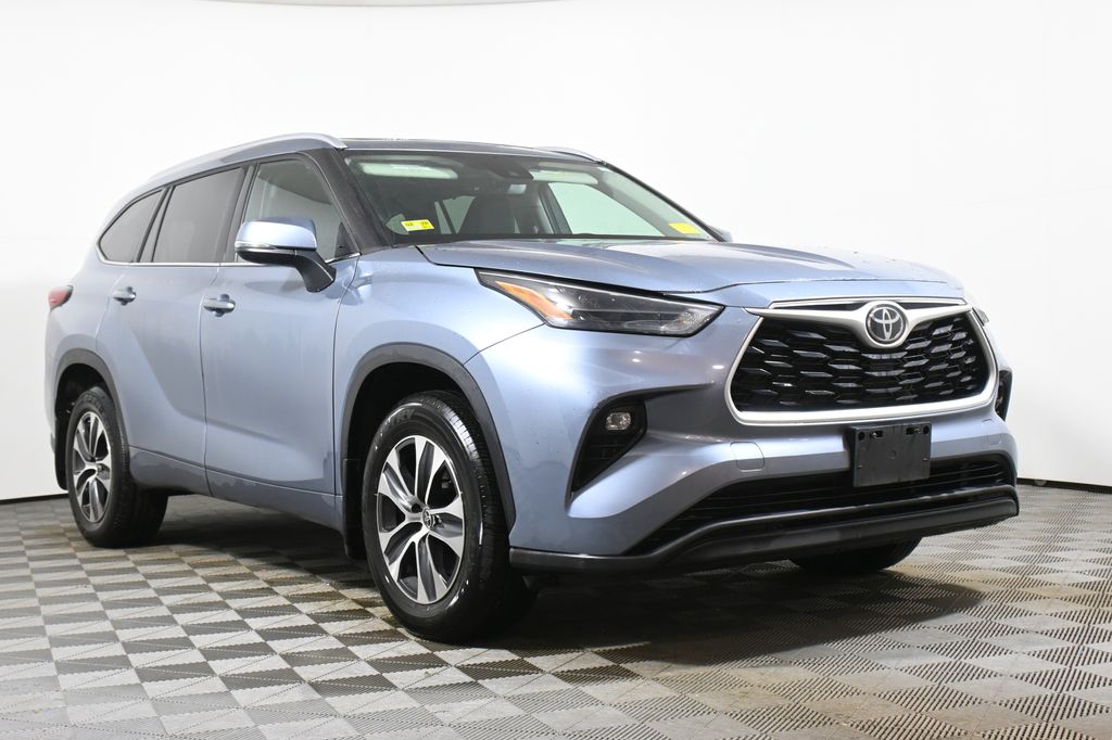 Thumbnail: 2022 Toyota Highlander - 9
