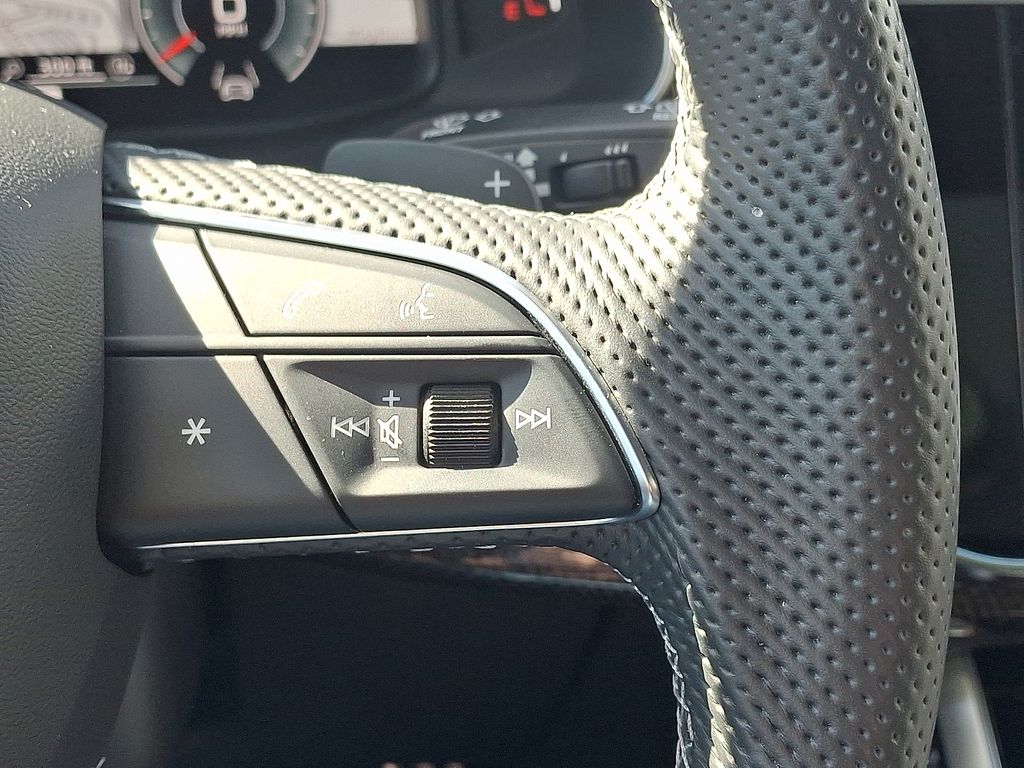 Thumbnail: 2021 Audi SQ7 - 23